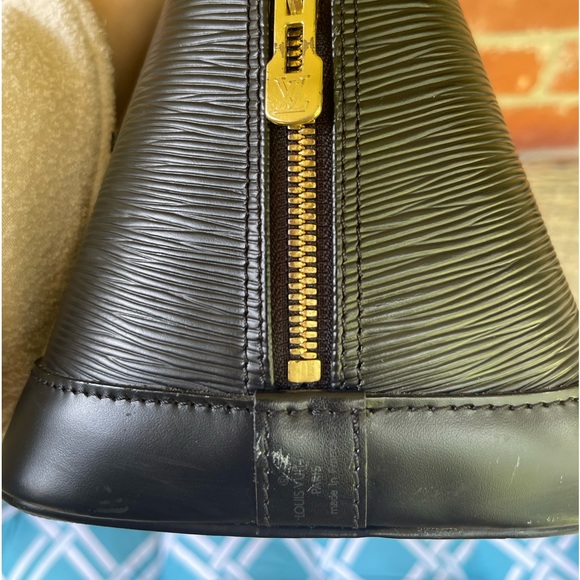 💕Authentic Louis Vuitton Epi Alma - Picture 11 of 16